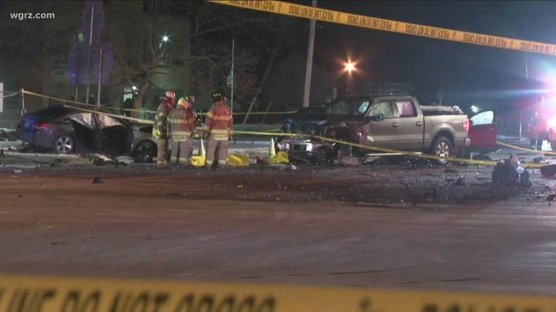 2 killed in Friday night crash near Sheridan Drive in Town of Tonawanda