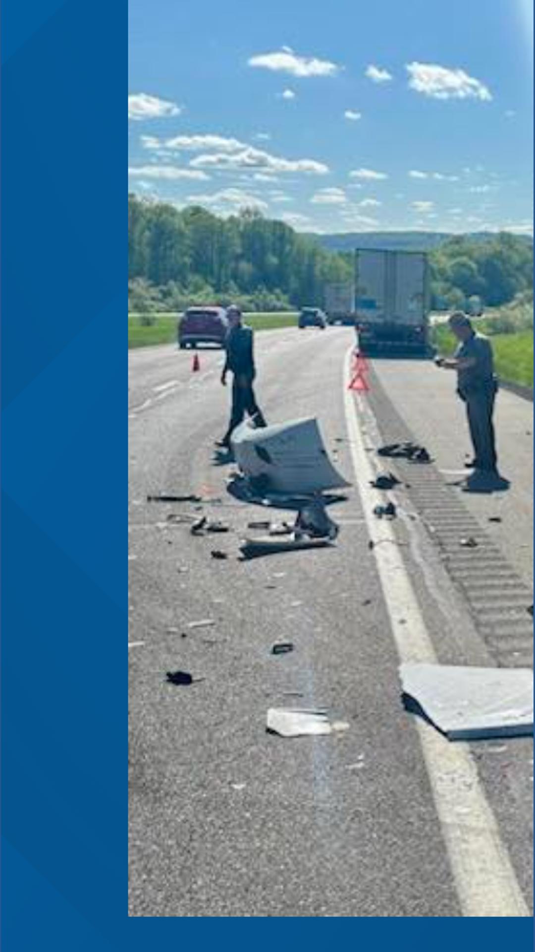 NY police vehicle hit by tractor trailer on I-390 | wgrz.com