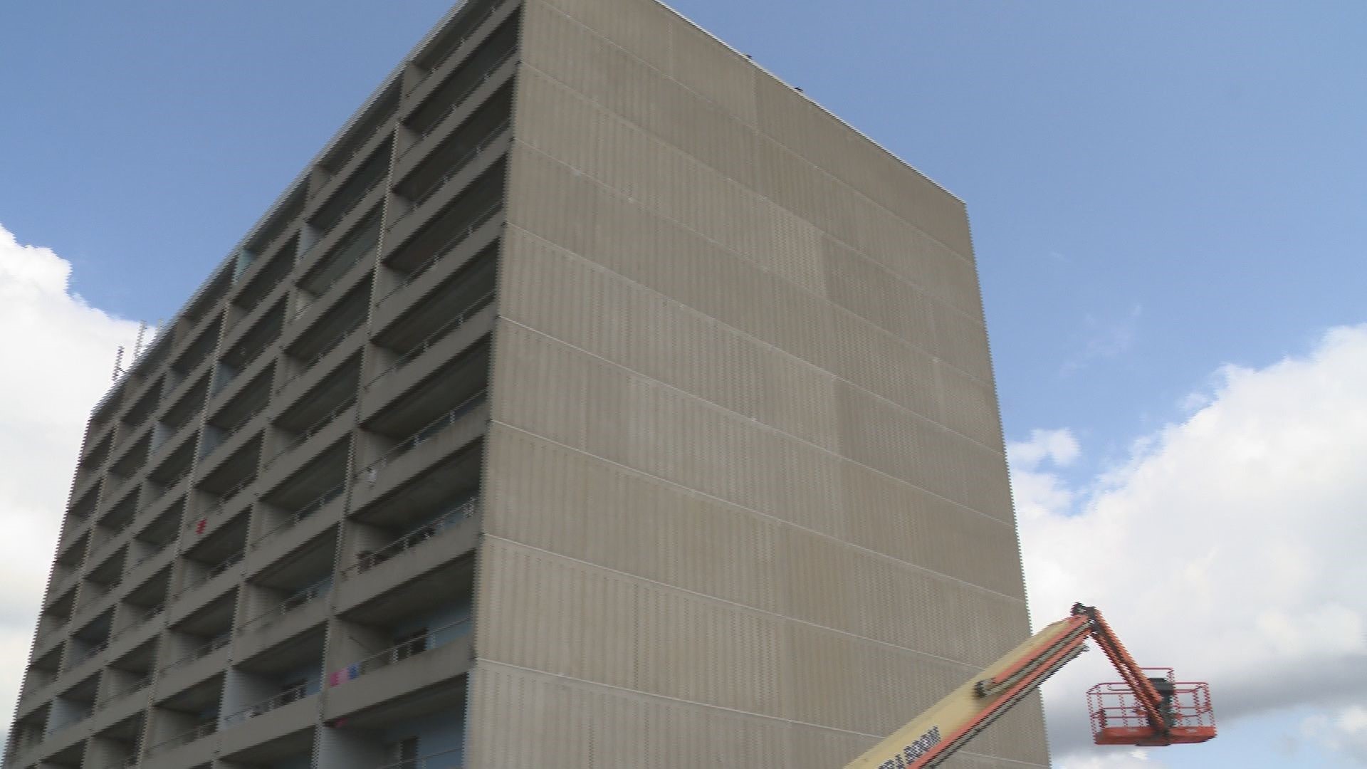 10story mural to be commissioned on LBJ apartment building
