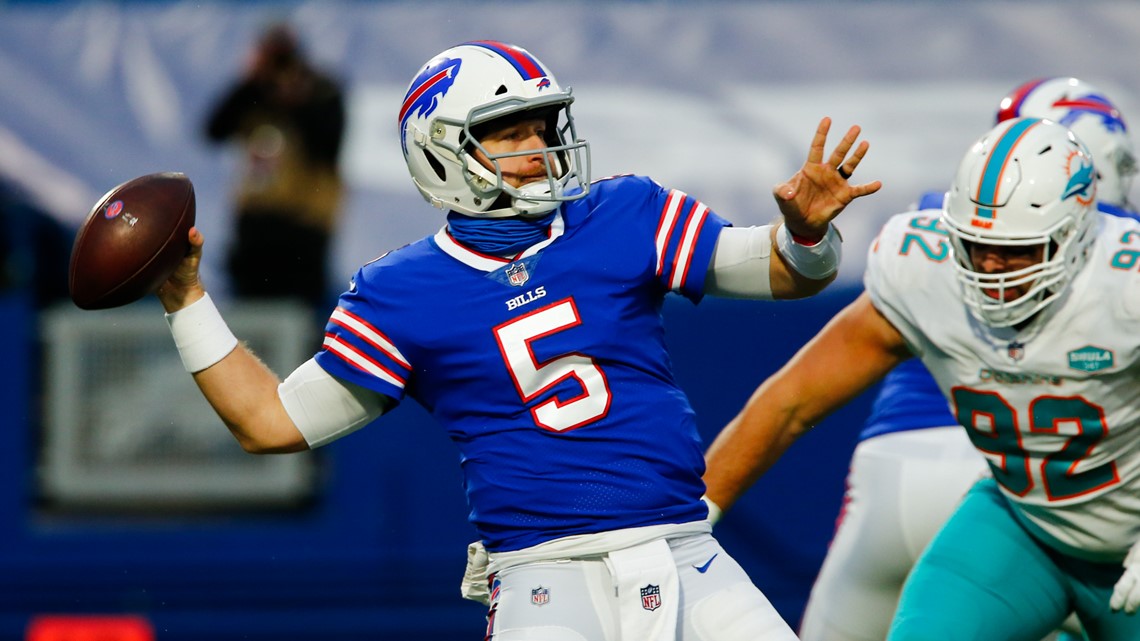 Buffalo Bills quarterback Matt Barkley connects with wide receiver