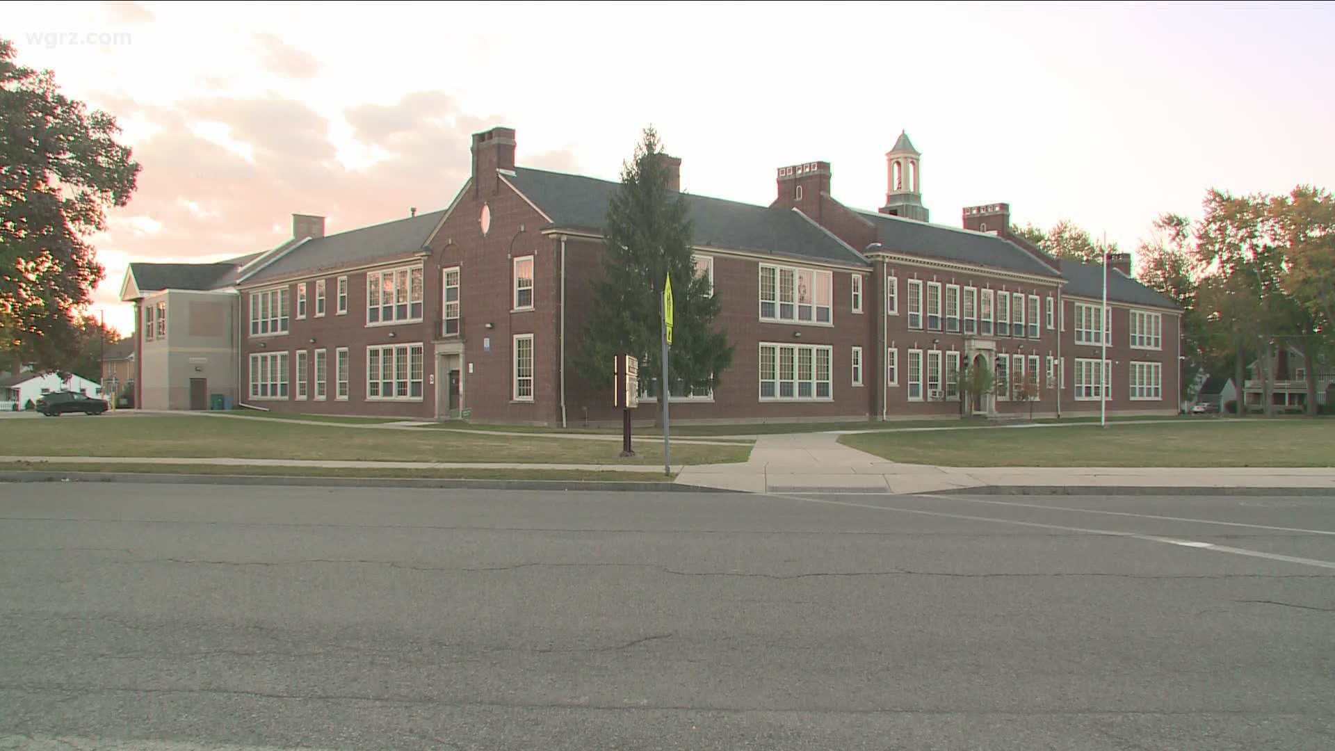 A Niagara Falls elementary school has been shut down after a staff member tested positive for covid-19.