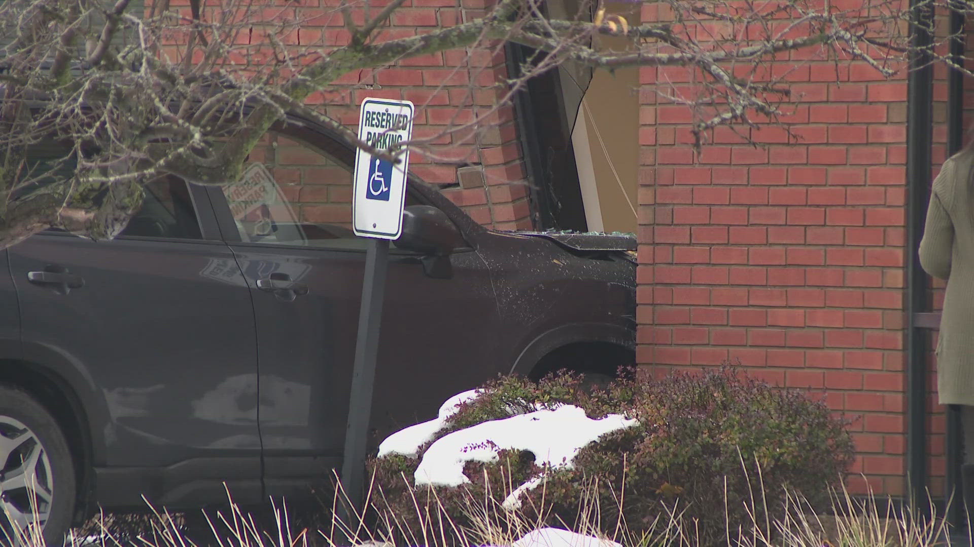 Amherst building hit by car after driver mistakes gas for brake | wgrz.com