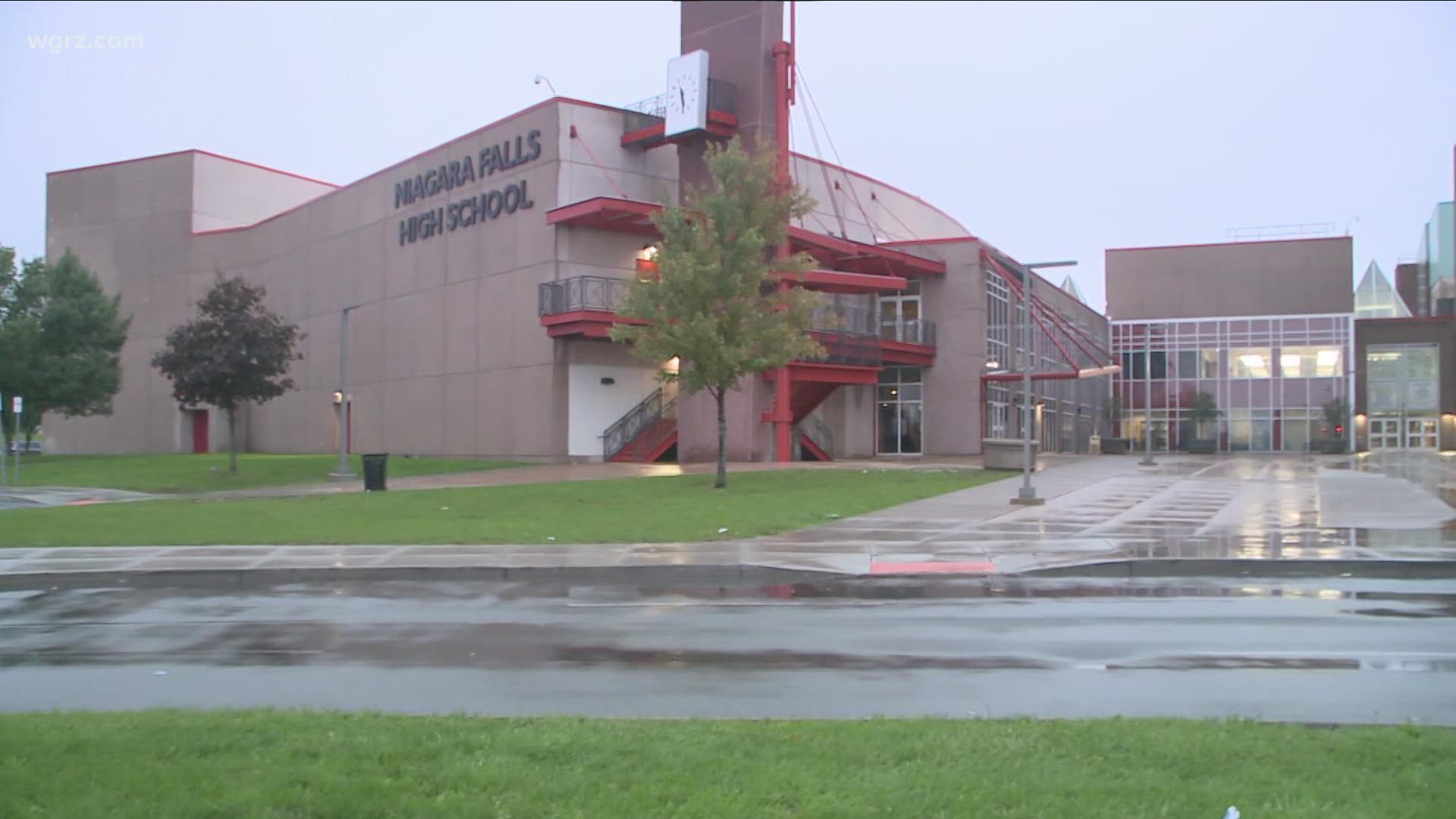 Teen charged in Niagara Falls high school threats