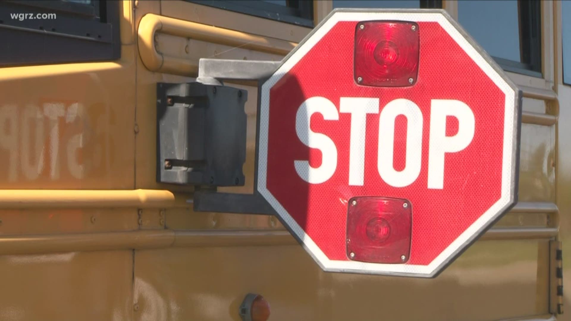 Through a pilot program, two buses are already equipped with cameras. In the first week, 20 vehicles were seen illegally passing stopped buses.