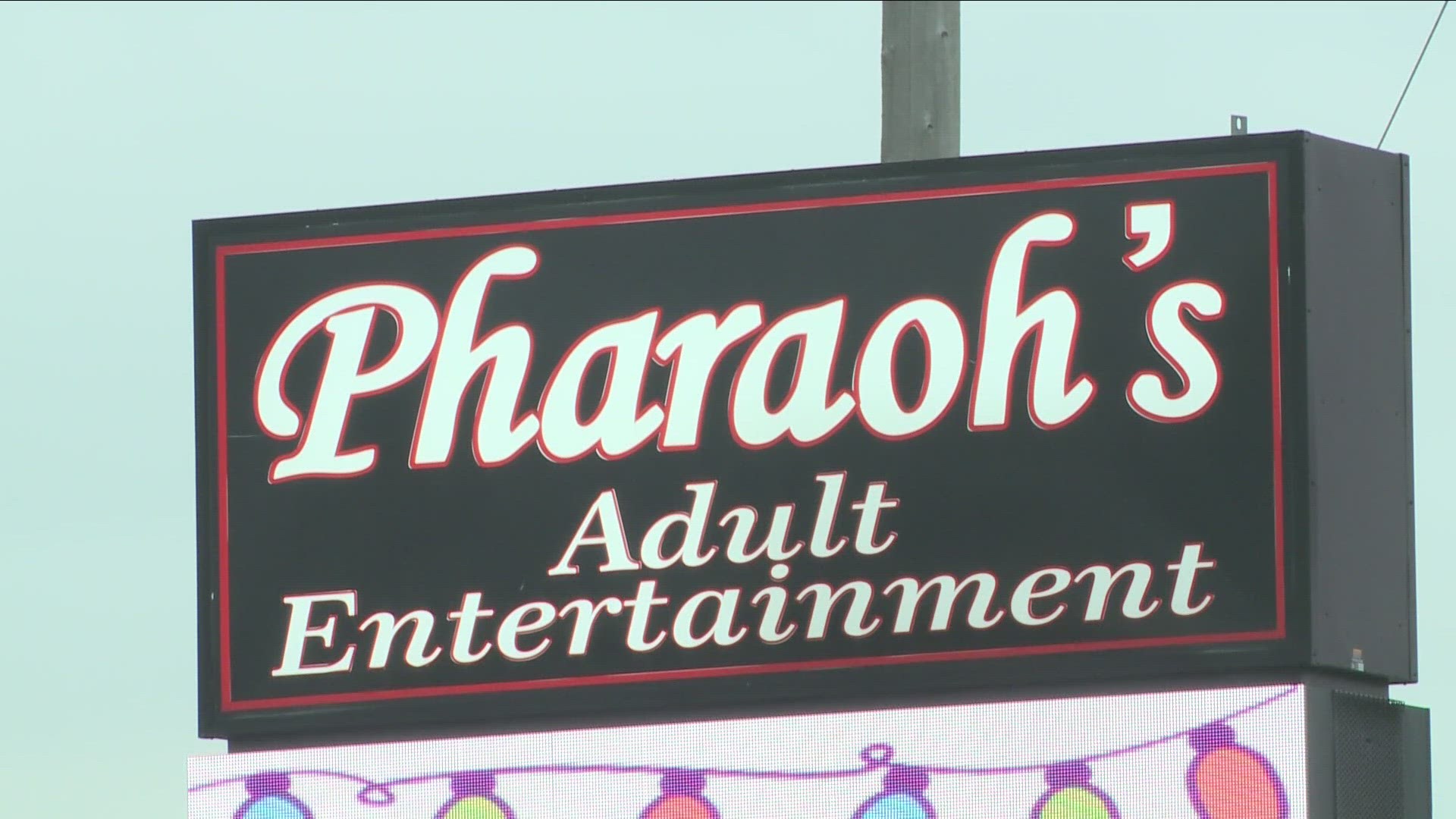 A former performer at Pharaoh's Gentlemen's Club testified that she and club owner Peter Gerace did cocaine with the former DEA agent.