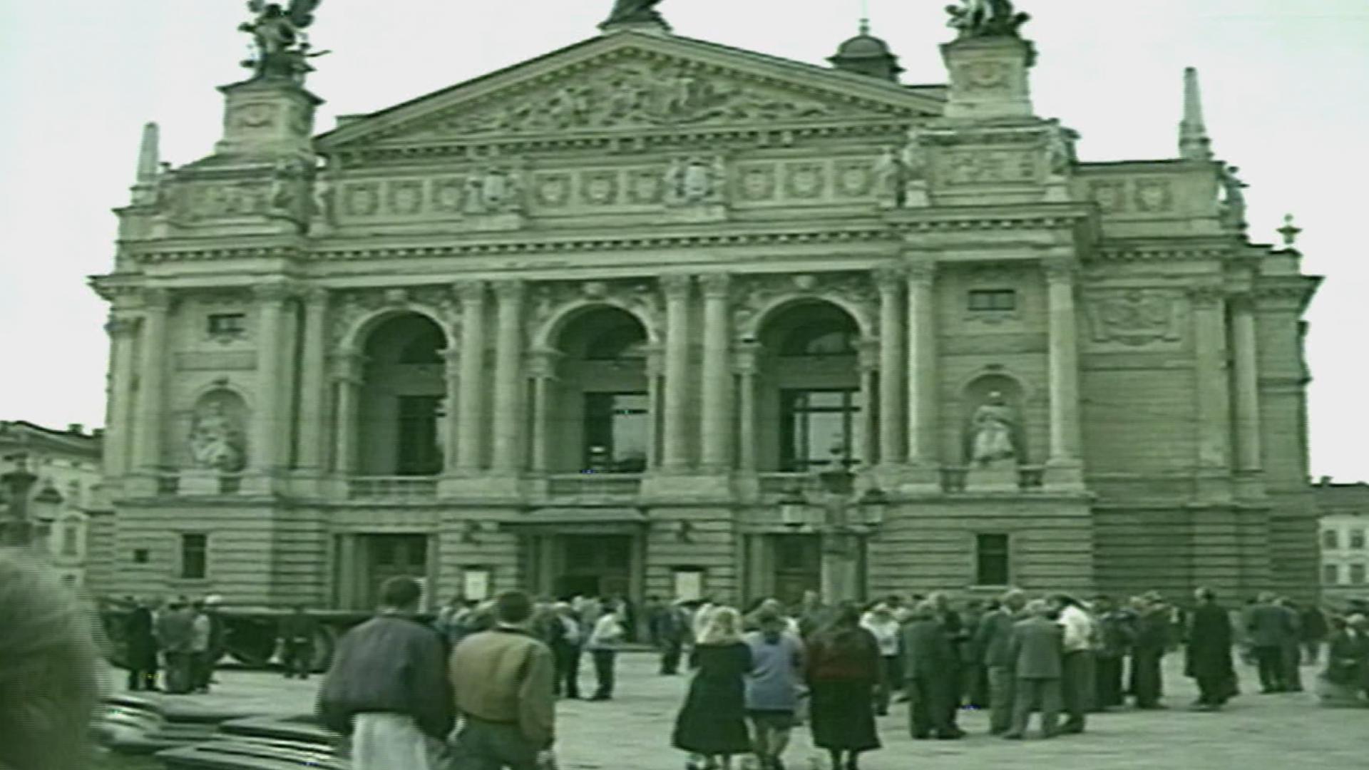 Remembering when Buffalo came to the aid of Ukraine a generation ago.