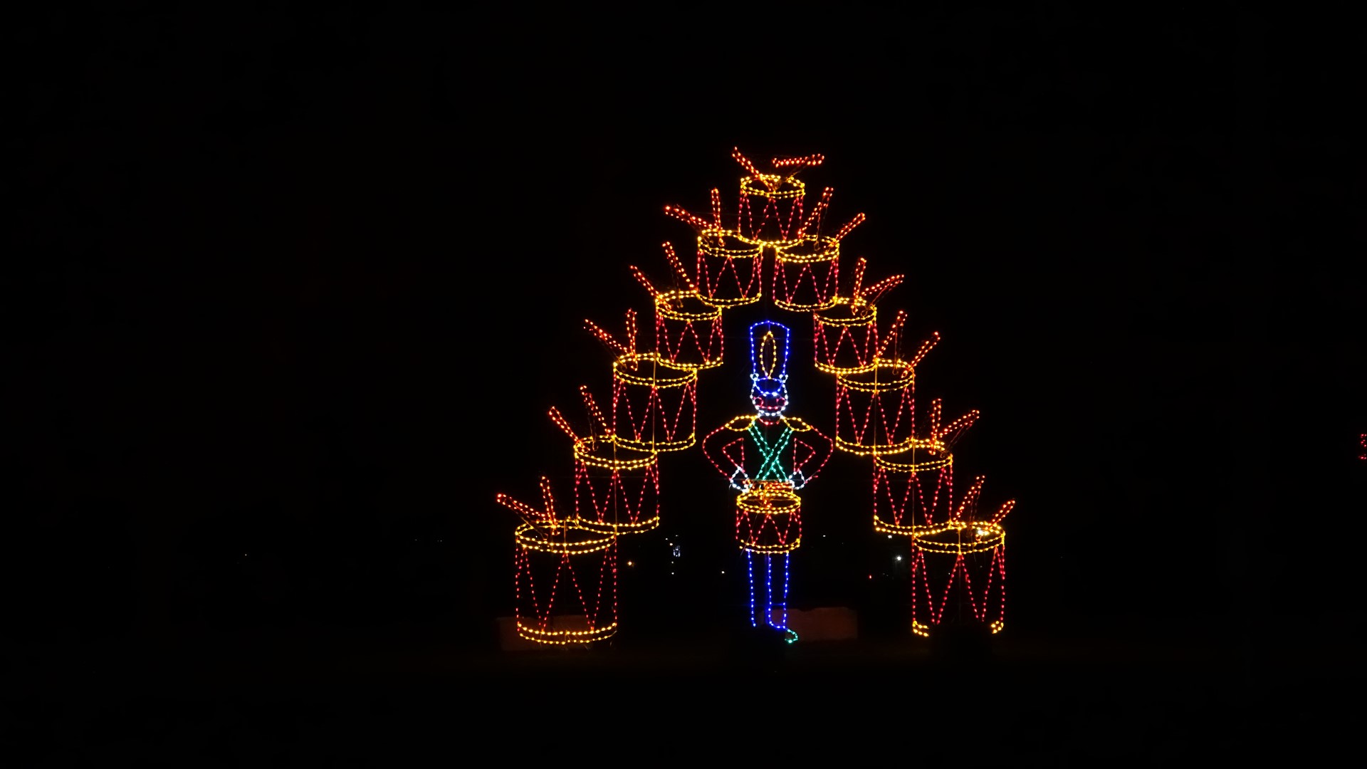 Fairgrounds Festival of Lights opens in Hamburg