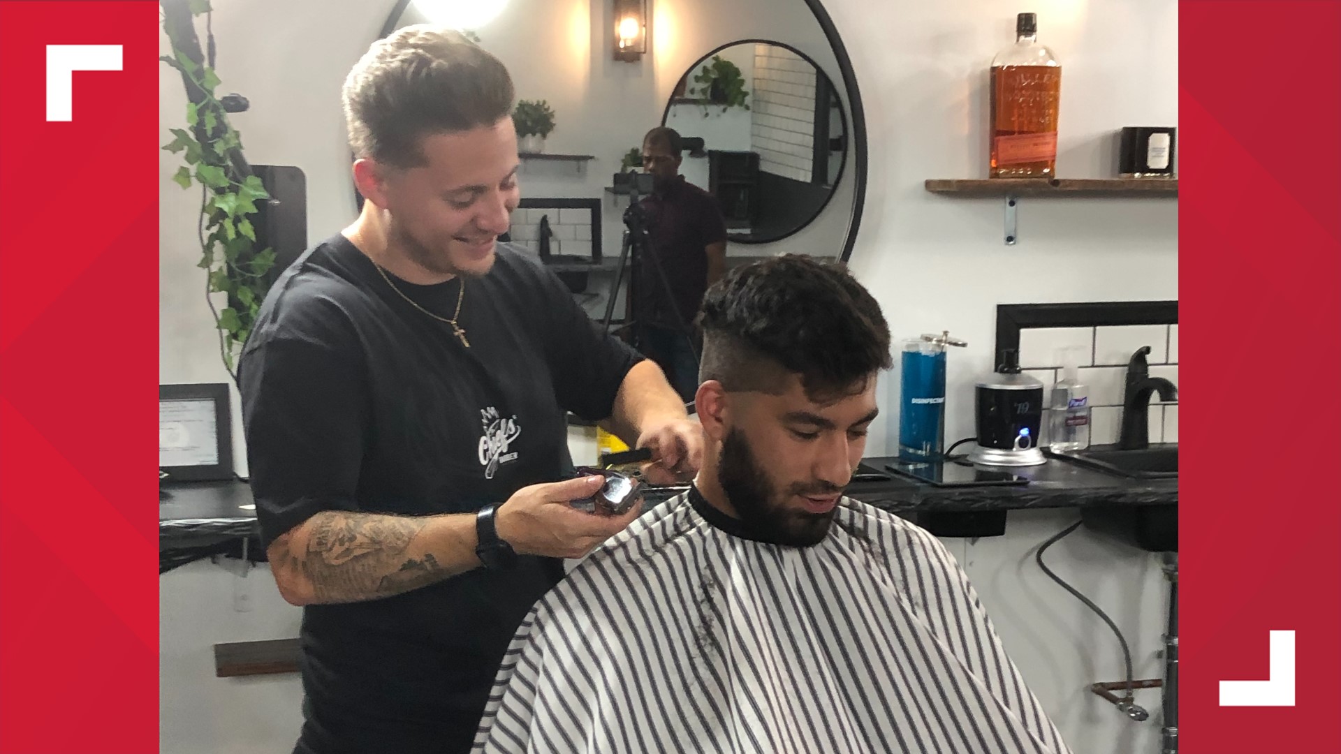 Bills barber celebrates opening of Chiefs Barber Parlour | wgrz.com