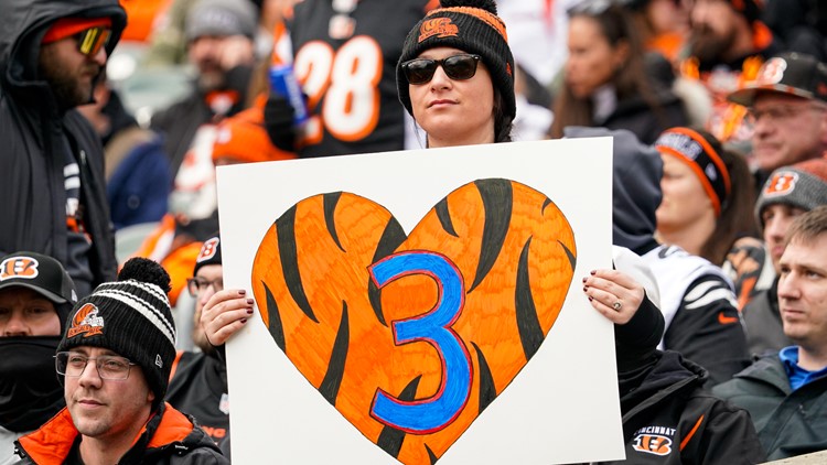 Minnesota Vikings wide receiver Justin Jefferson wears a shirt honoring  injured Buffalo Bills player Damar Hamlin before an NFL football game  against the Chicago Bears, Sunday, Jan. 8, 2023, in Chicago. (AP