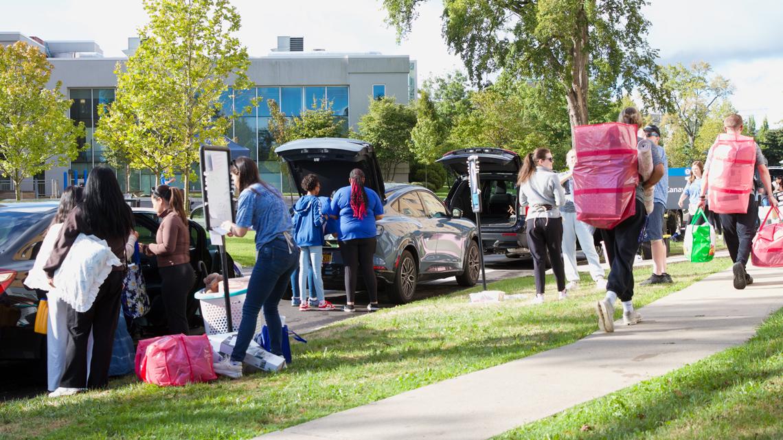Students arrive on campus for move-in day at Daemen University