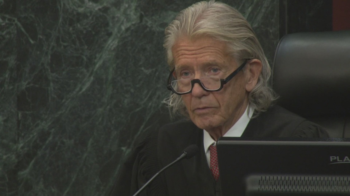 Buffalo federal judge William Skretny retires after 35 years on the bench