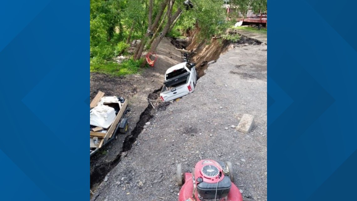 Erosion causes property damage at a home along Tonawanda Creek in Royalton - Vimarsana News