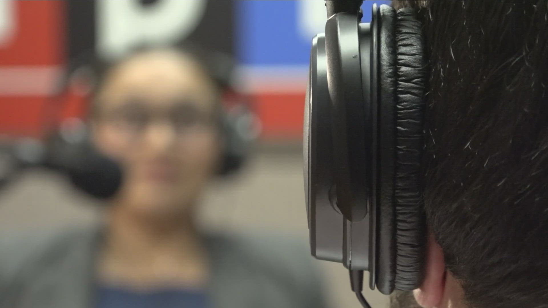 'Sin Fronteras WNY' radio helps bridge gap with Spanish speakers in Western New York