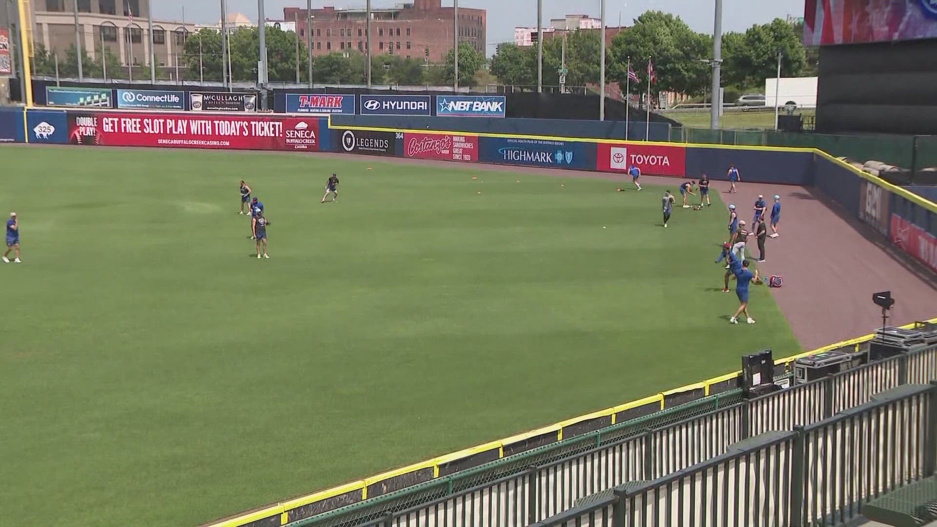 BUMP　OF　CHICKEN　STADIUM　TOUR　2016“BFLY”N Independence eve at Sahlen Field | wgrz.com