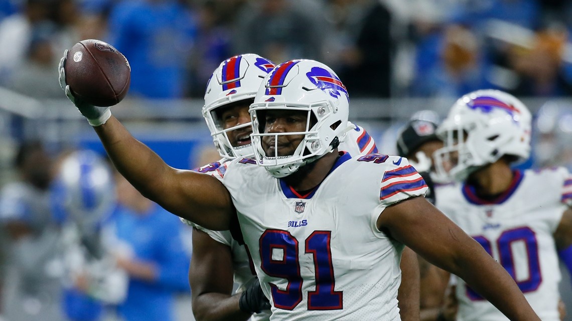 Buffalo Bills defensive tackle Ed Oliver agrees to 4-year contract  extension, AP sources say – KGET 17