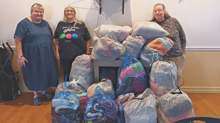 Good Neighbors: WNY Yarnies group donates blankets to City Mission