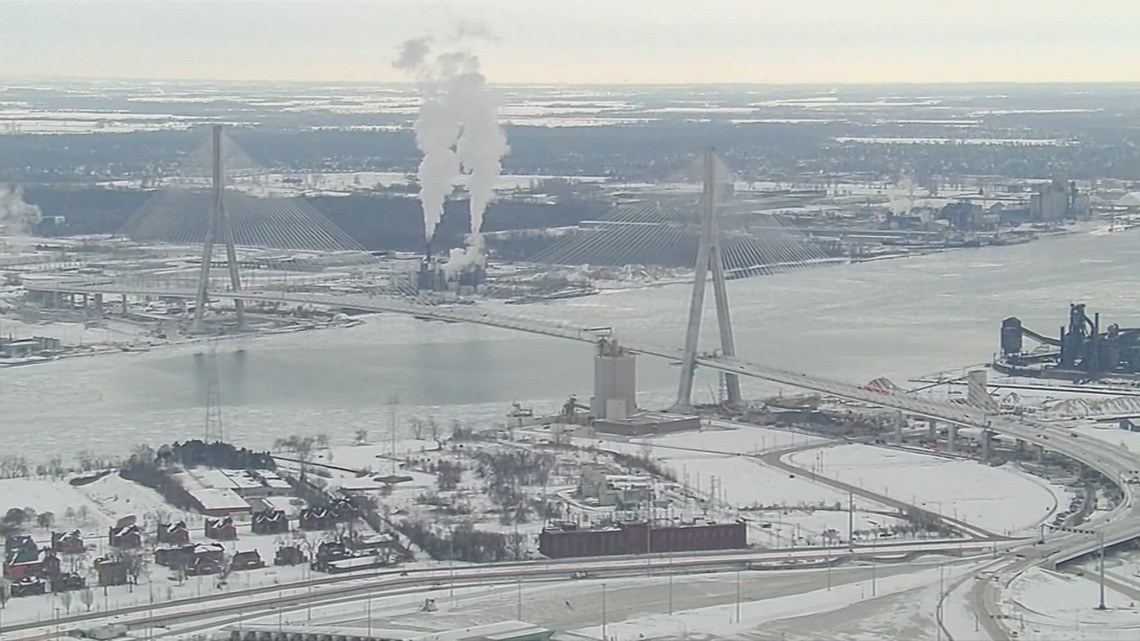 President Trump threatens to block Detroit-Windsor bridge over control dispute