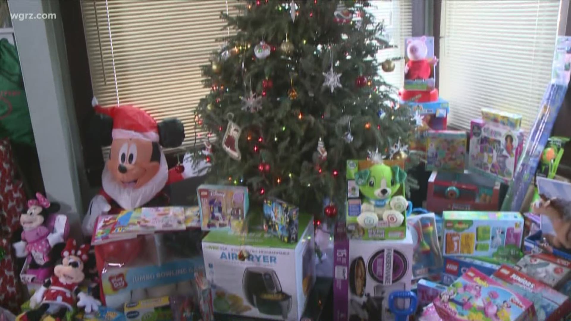 Western New York showered Lamont Thomas and his 5 adopted kids with gifts this Christmas day this year, and they couldn't be happier.