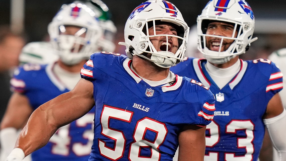 Buffalo Bills defensive tackle DaQuan Jones (92) against the New