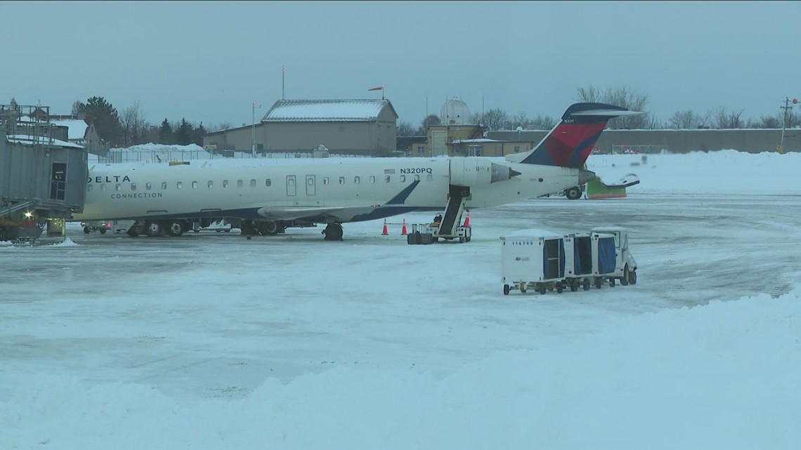 Buffalo airport flights taking off and landing again
