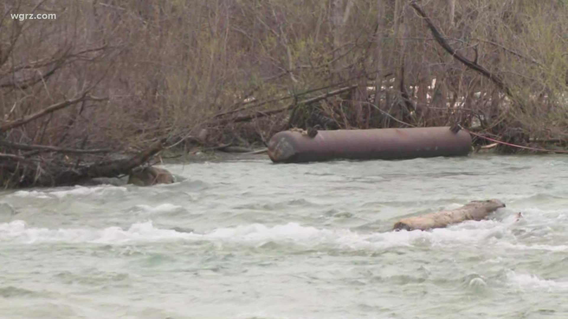 Part of stuck ice boom to be removed from Niagara River