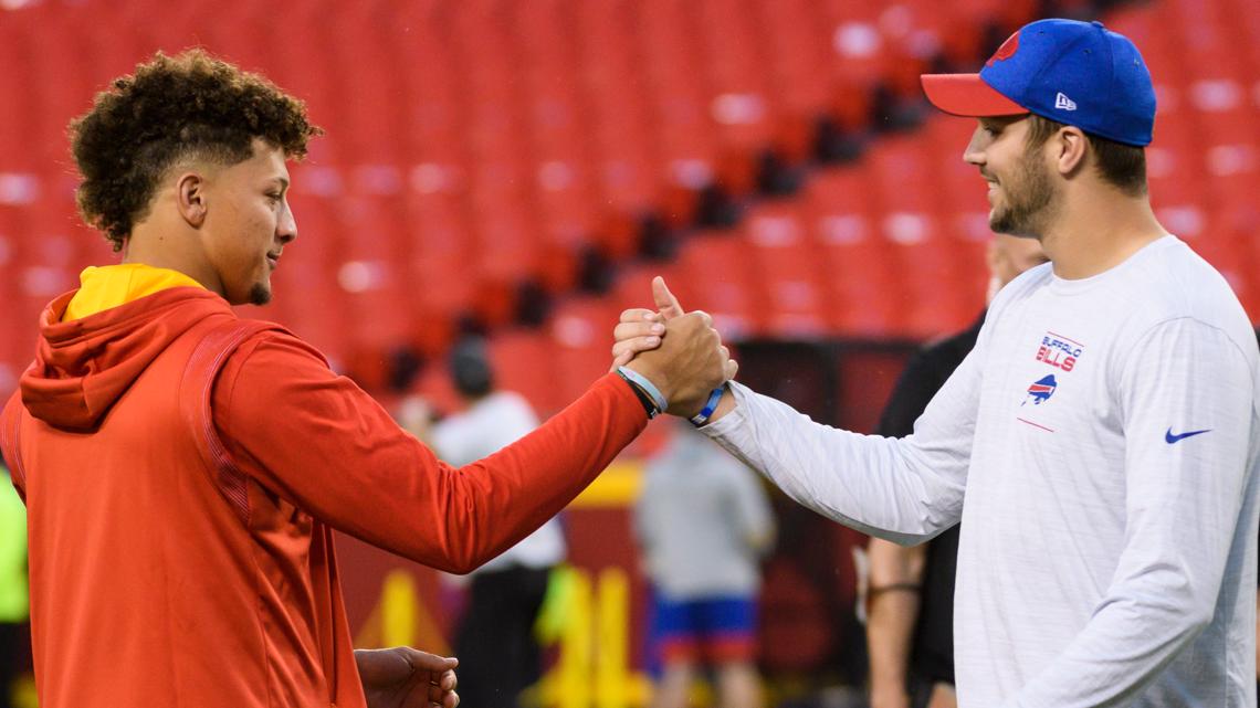 Patrick Mahomes comforted Josh Allen after Chiefs-Bills playoff game