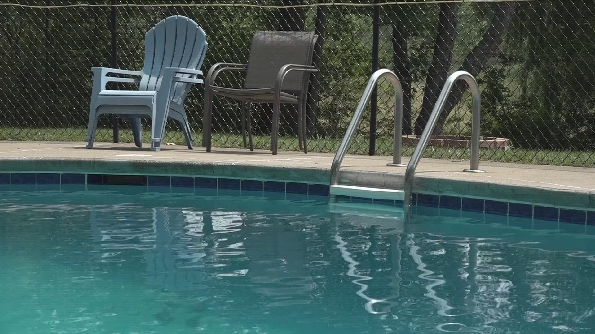 Are swimming pools safe during COVID-19? Tips for safely enjoying the water  - News