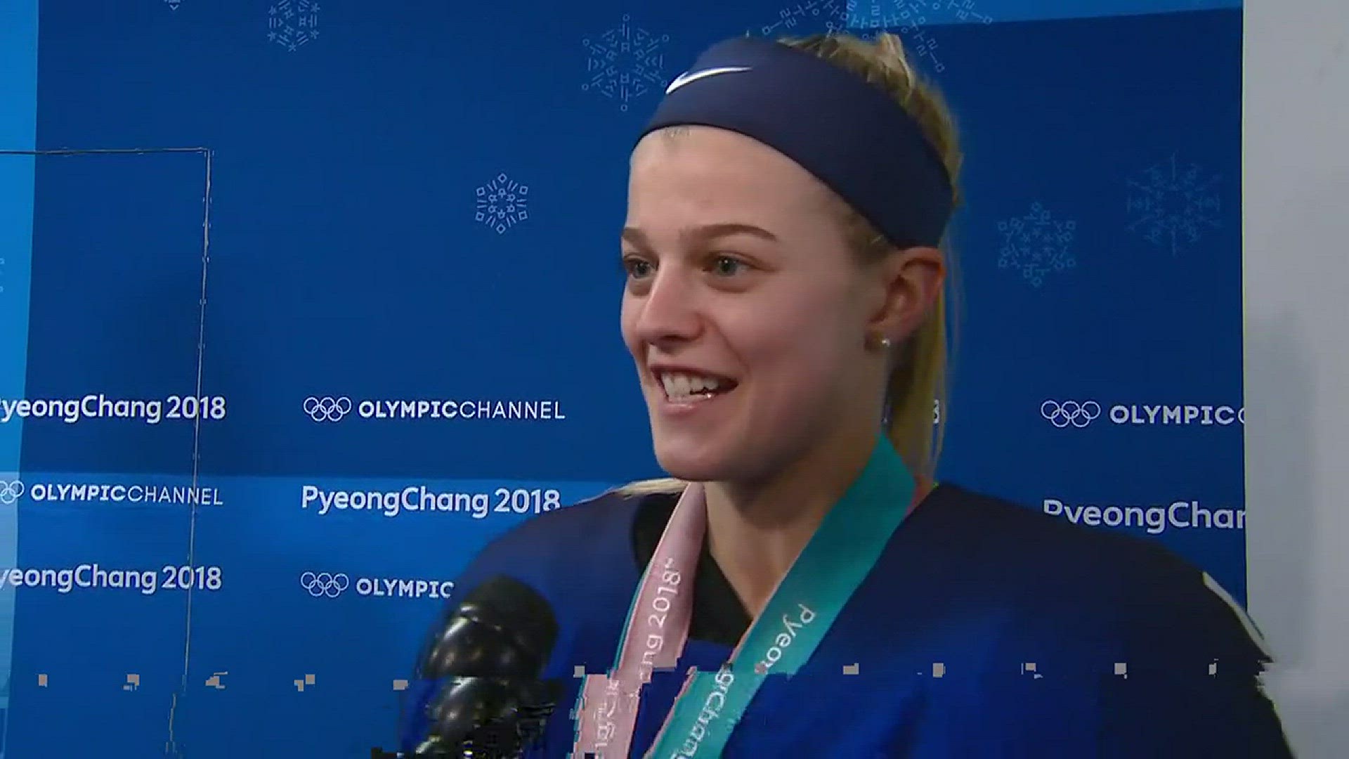 Buffalo's Emily Pfalzer, U.S. Women's Hockey win gold medal