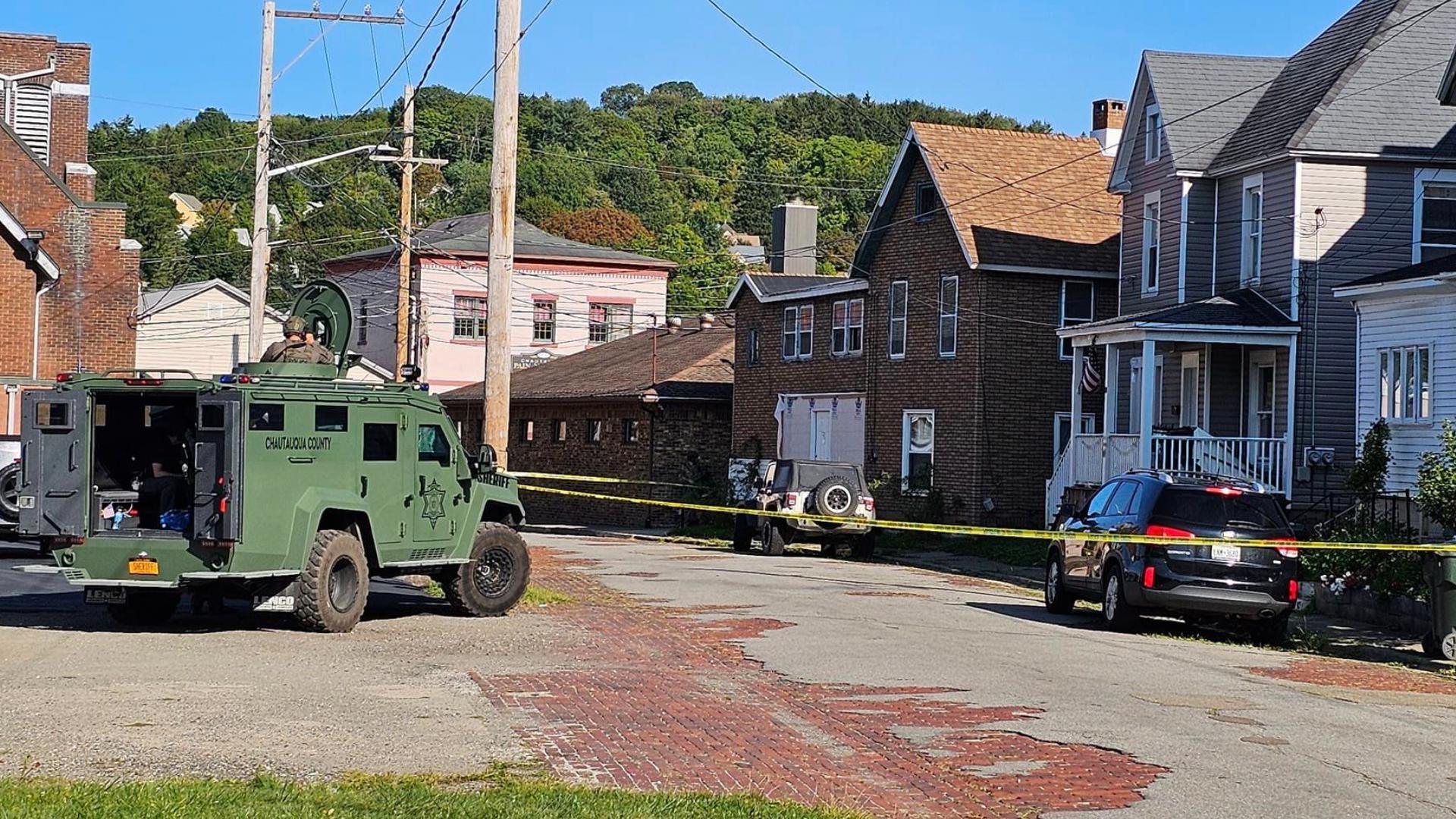 2 arrested following SWAT standoff in Jamestown | wgrz.com