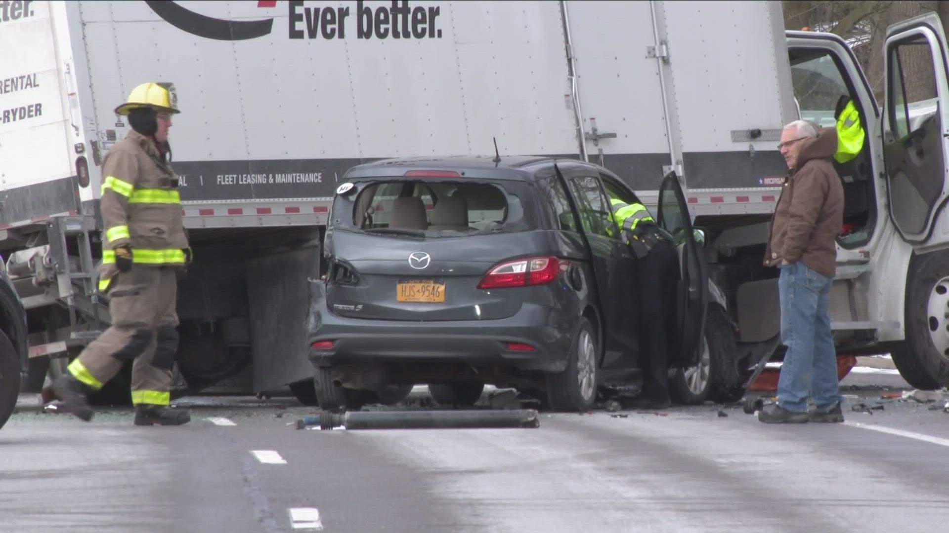 Amherst Police investigate crash on Sheridan Dr.