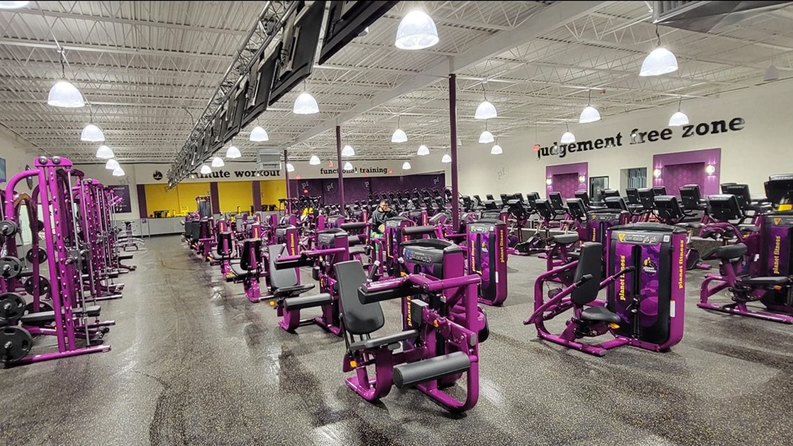 Planet Fitness hosts grand opening