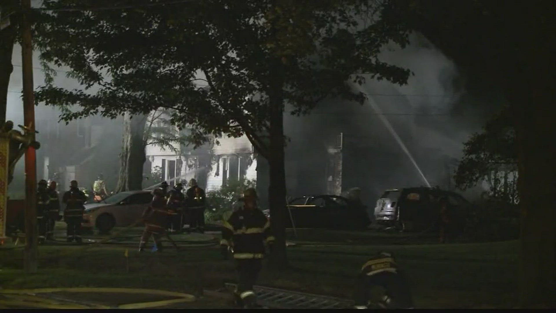 A mother and 2 children had to escape a house fire in Hamburg by jumping out the window.