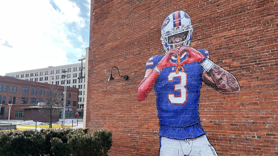 Buffalo Bills' Damar Hamlin holds autograph-signing session