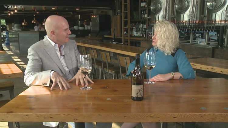 Kevin is joined by Rachel Herman Gross to try the 2020 Portlandia Pinot Gris