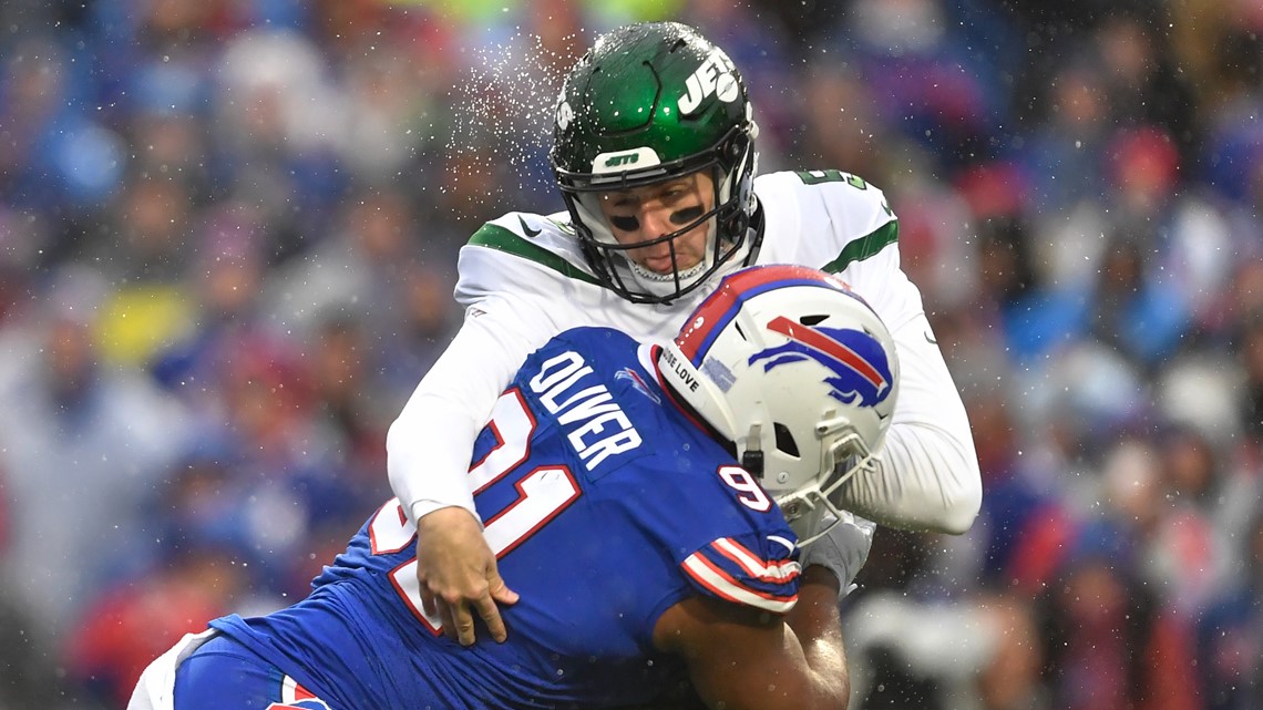 AFC-leading Bills overcome elements, beat White, Jets 20-12