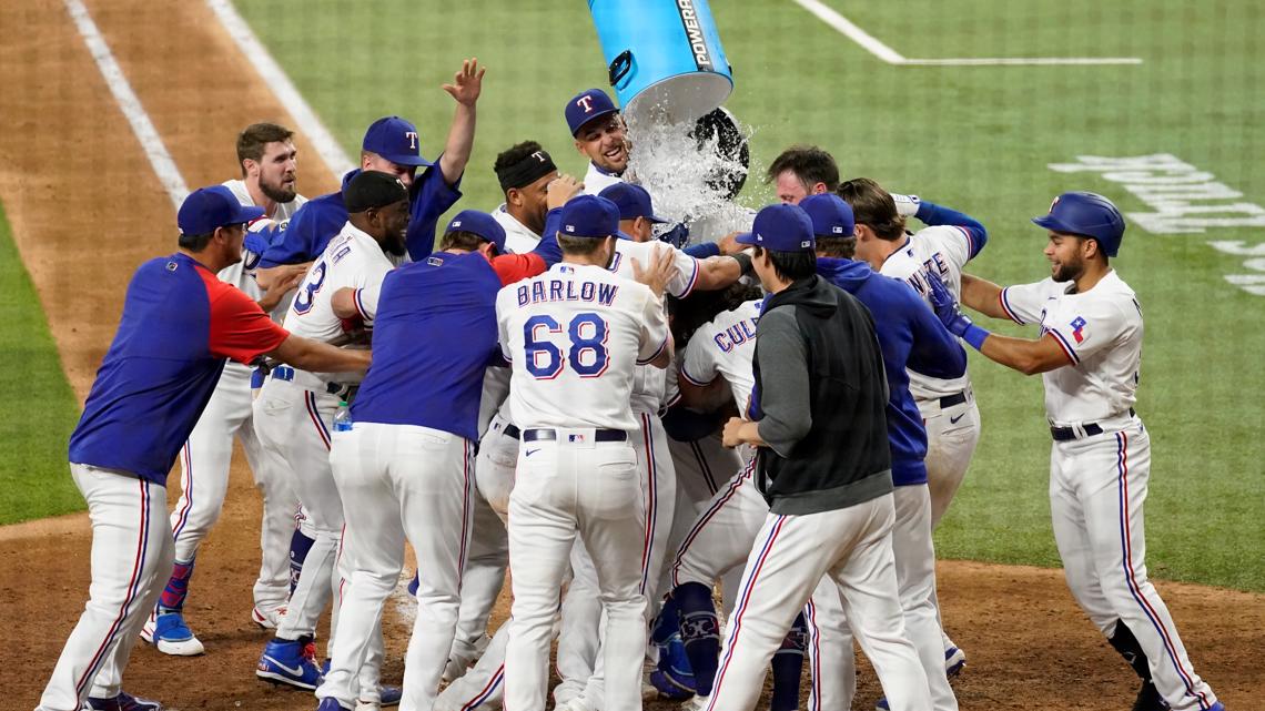 For the second consecutive day, Jonah Heim delivers Rangers a walkoff win  vs. Mariners