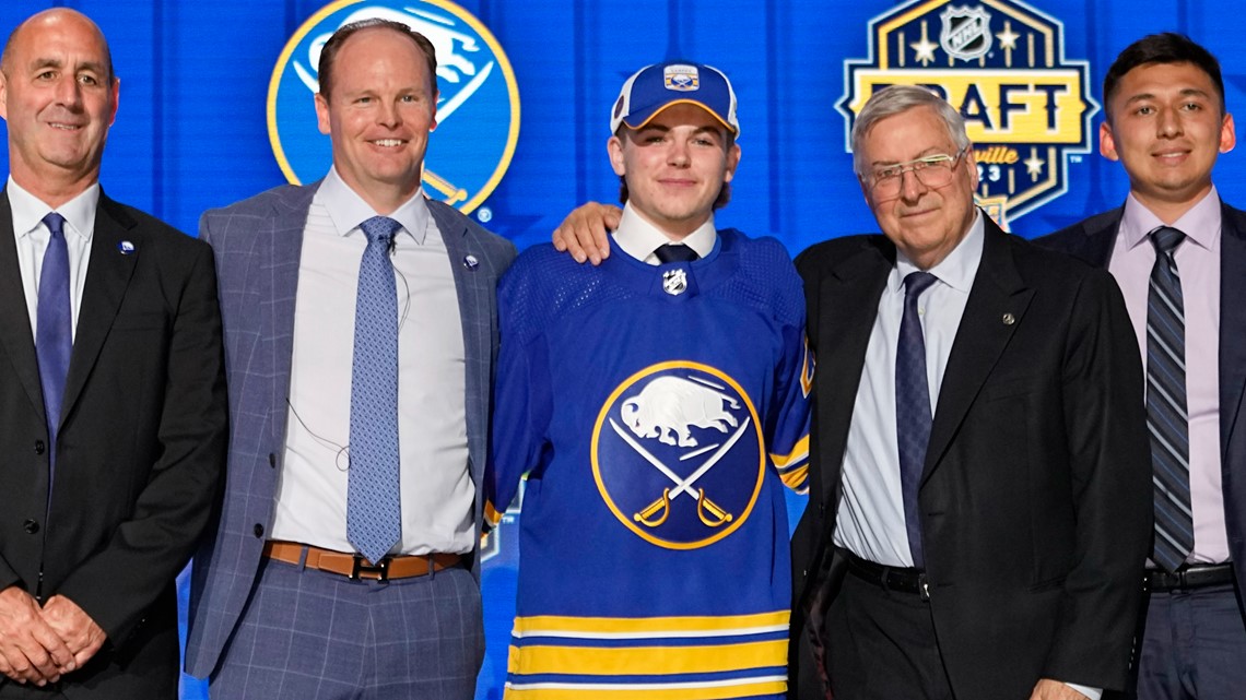 Sabres sign first-round pick Zach Benson to three-year deal