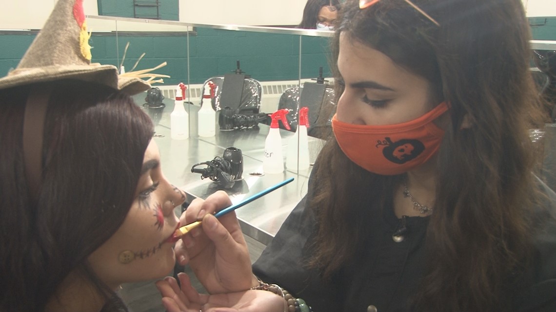 Students show off last-minute DIY Halloween looks on a budget - Vimarsana News