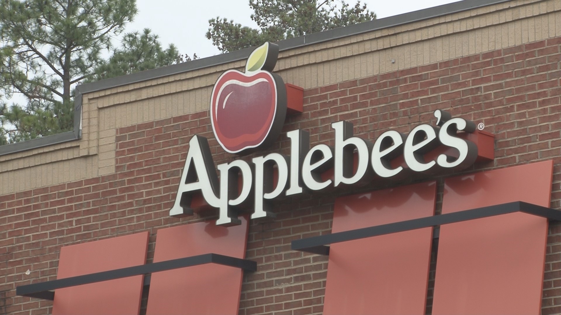 Applebee's server injures cook after arguement over chicken