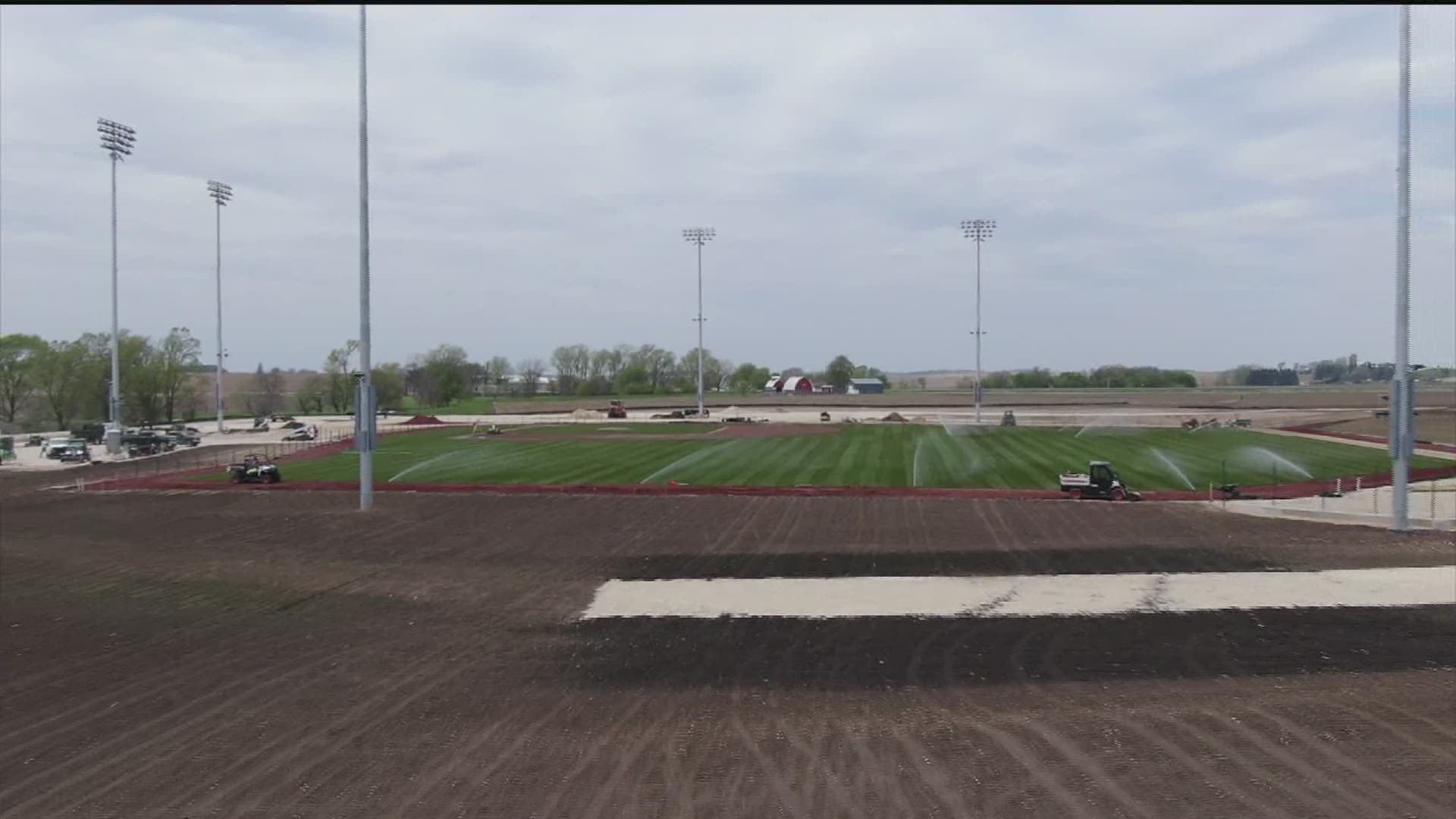 Kevin Costner visits Field of Dreams ahead of real Yankees, White