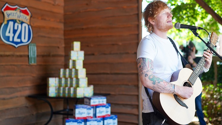 'Beers on me Atlanta' | Ed Sheeran serves up brews to fans, plays impromptu gig at SweetWater Brewery